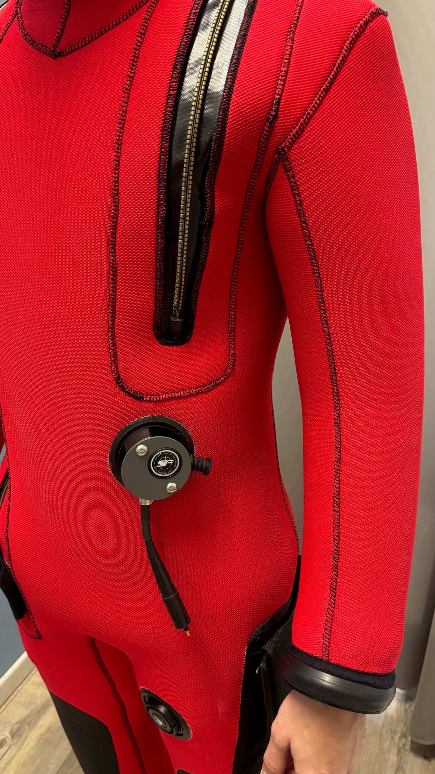 MUTA STAGNA "PARISI" SPELEO IN NEOPRENE MICROCELLULARE CERNIERA GIRO COLLO